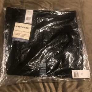 Dockers Easy Khakis, Pleated, Classic Fit, Stretch, Wrinkle Free Black 36x32 NWT